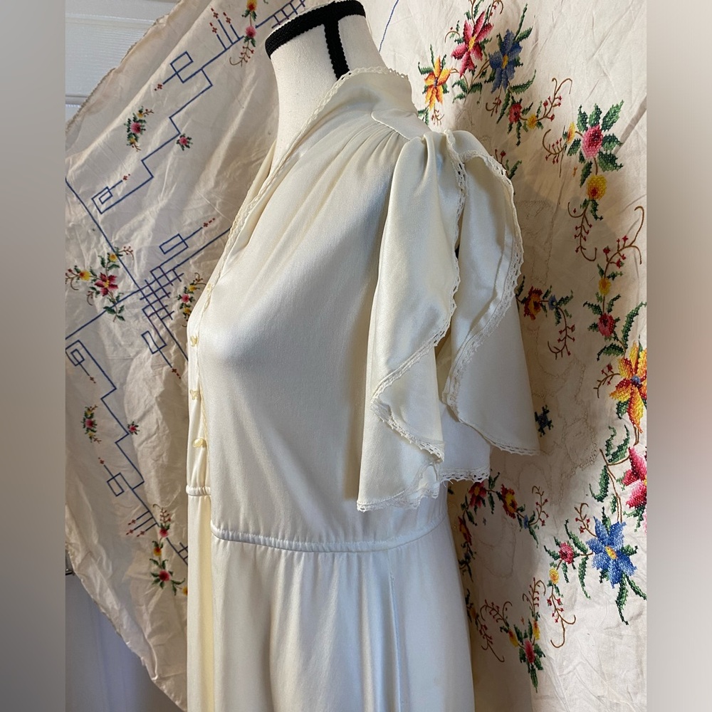 SOLD!! VINTAGE 60s 70s SATIN WHITE BUTTON UP BABYDOLL DRESS - Picture 4 of 8